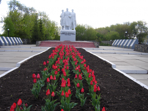 Памятник «Воинам-землякам, павшим в годы ВОВ».